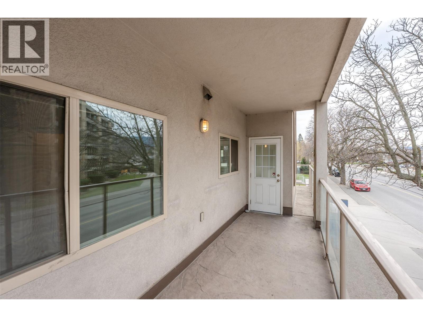208 196 WADE Avenue, Penticton