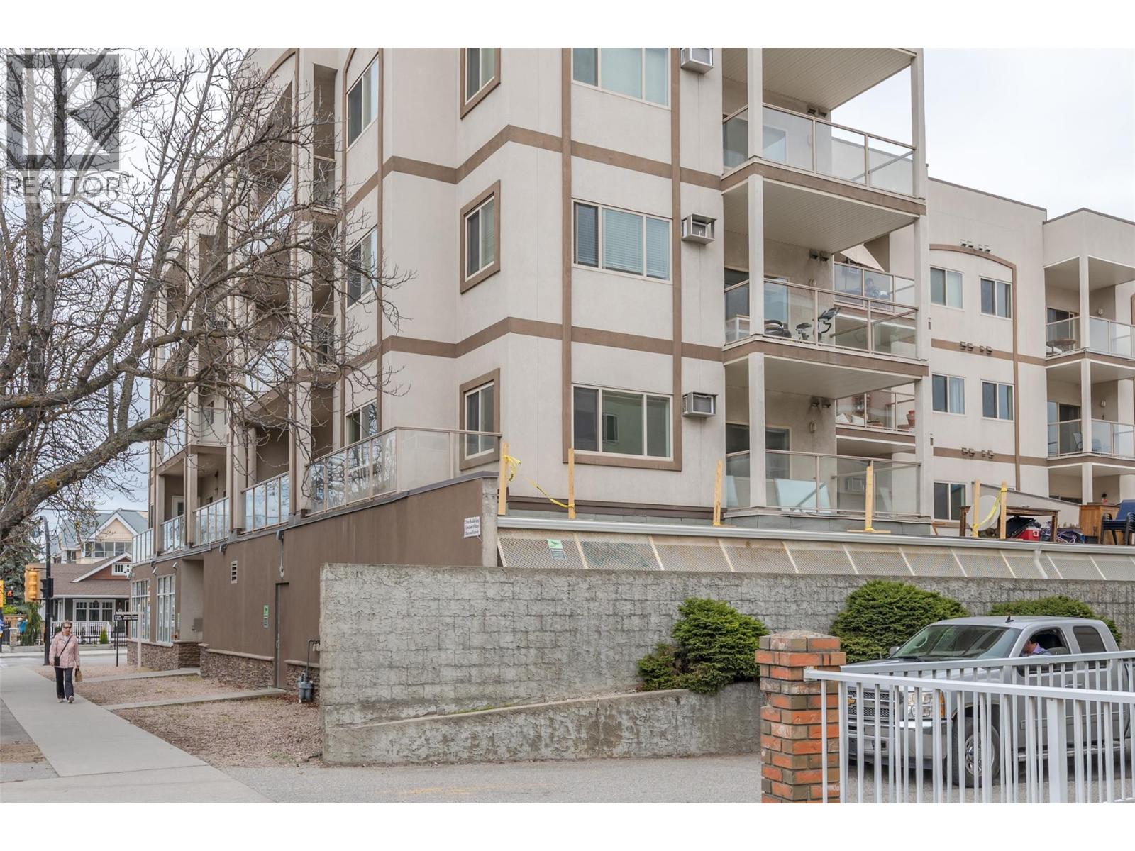 208 196 WADE Avenue, Penticton