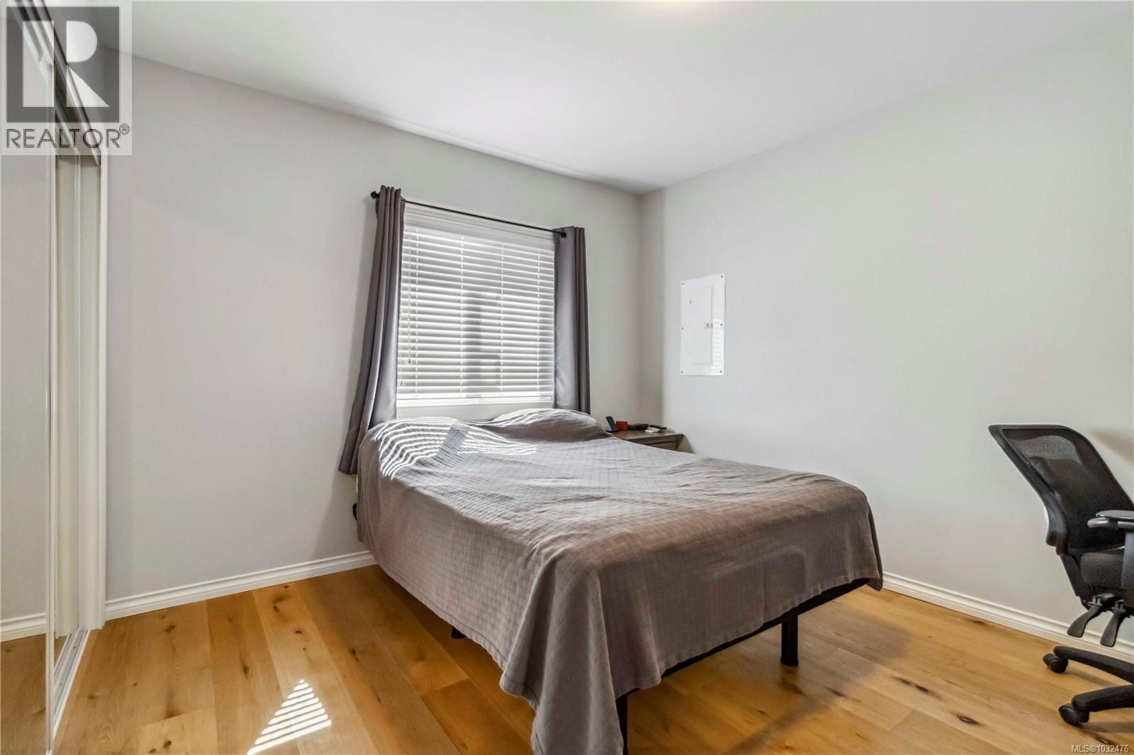 1112 CRAIGFLOWER RD - 12