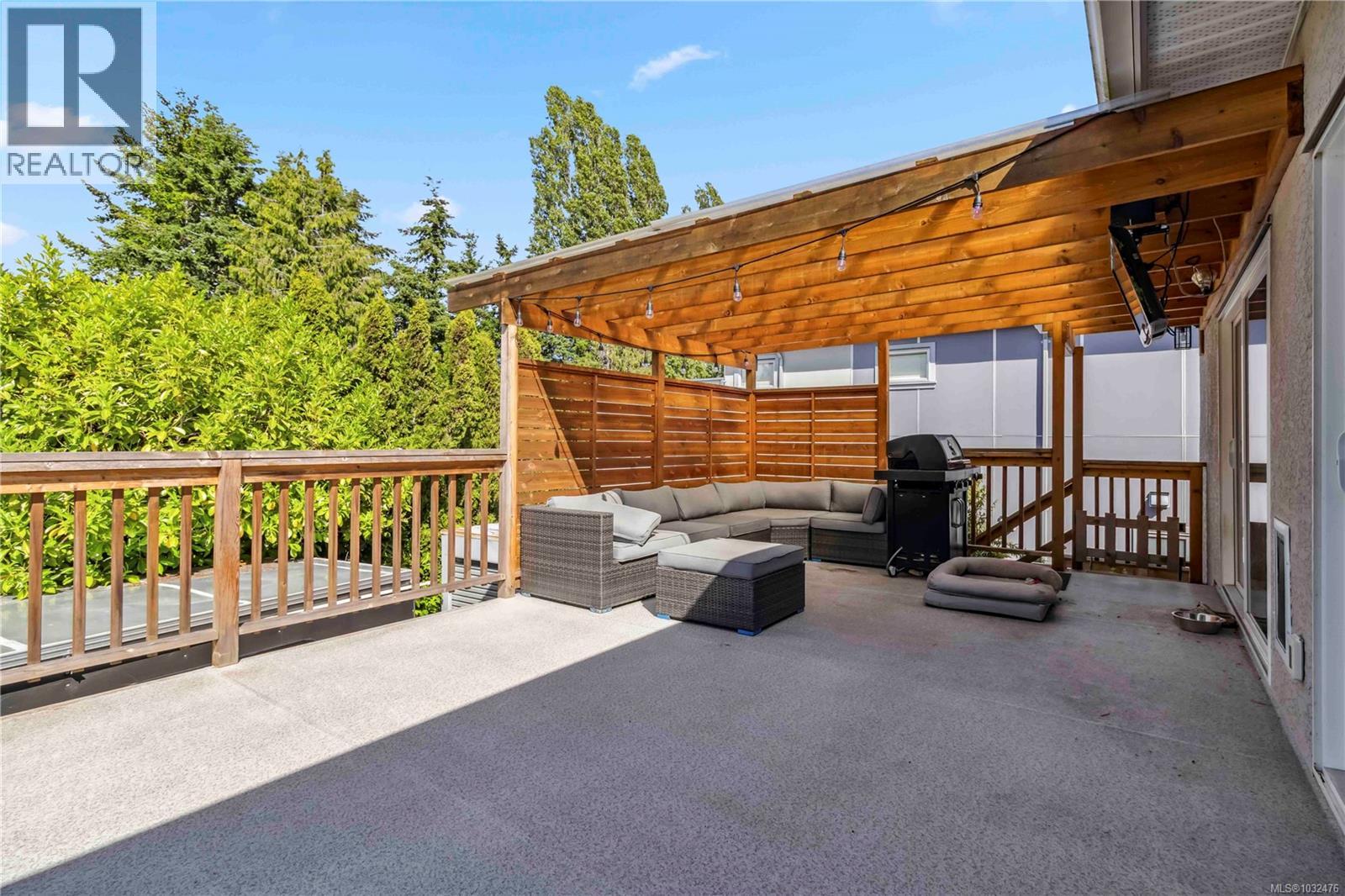 1112 Craigflower Rd - 32