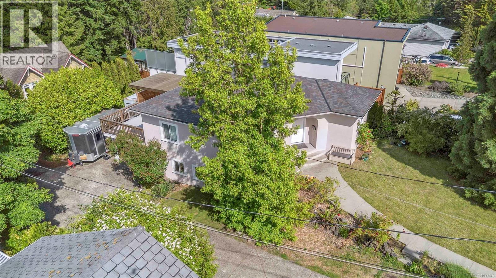 1112 Craigflower Rd - 34