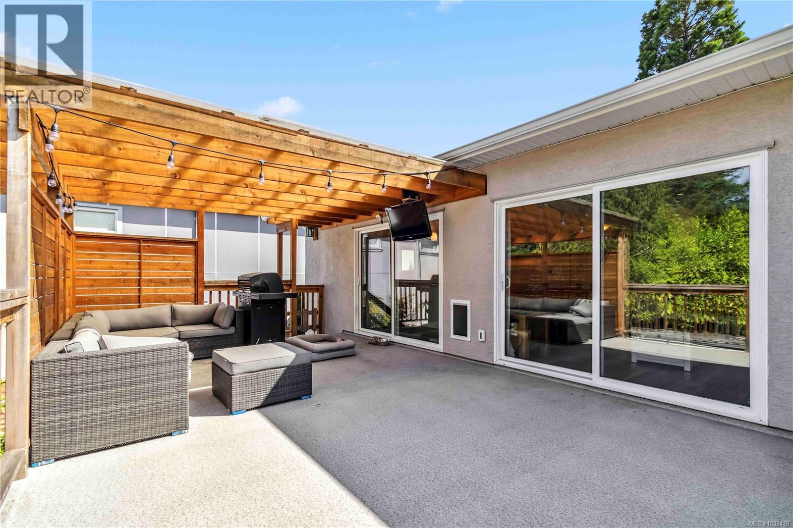 1112 Craigflower Rd - 8