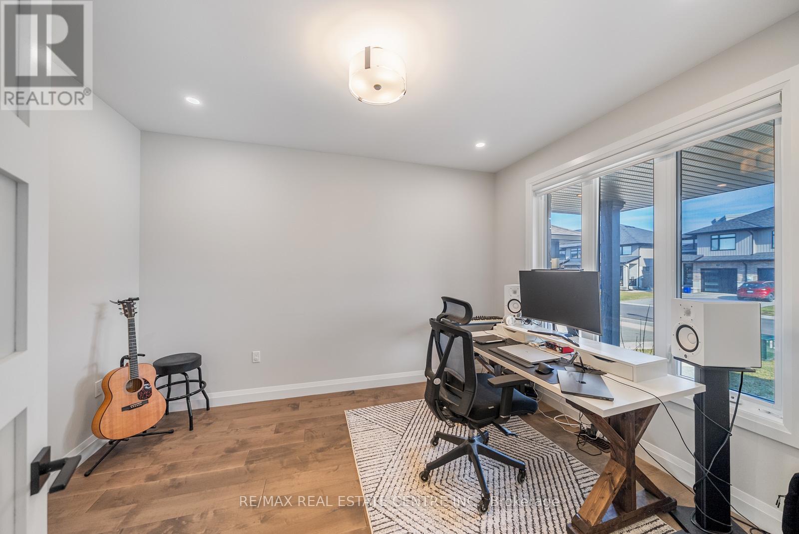 70 REA DRIVE - 22