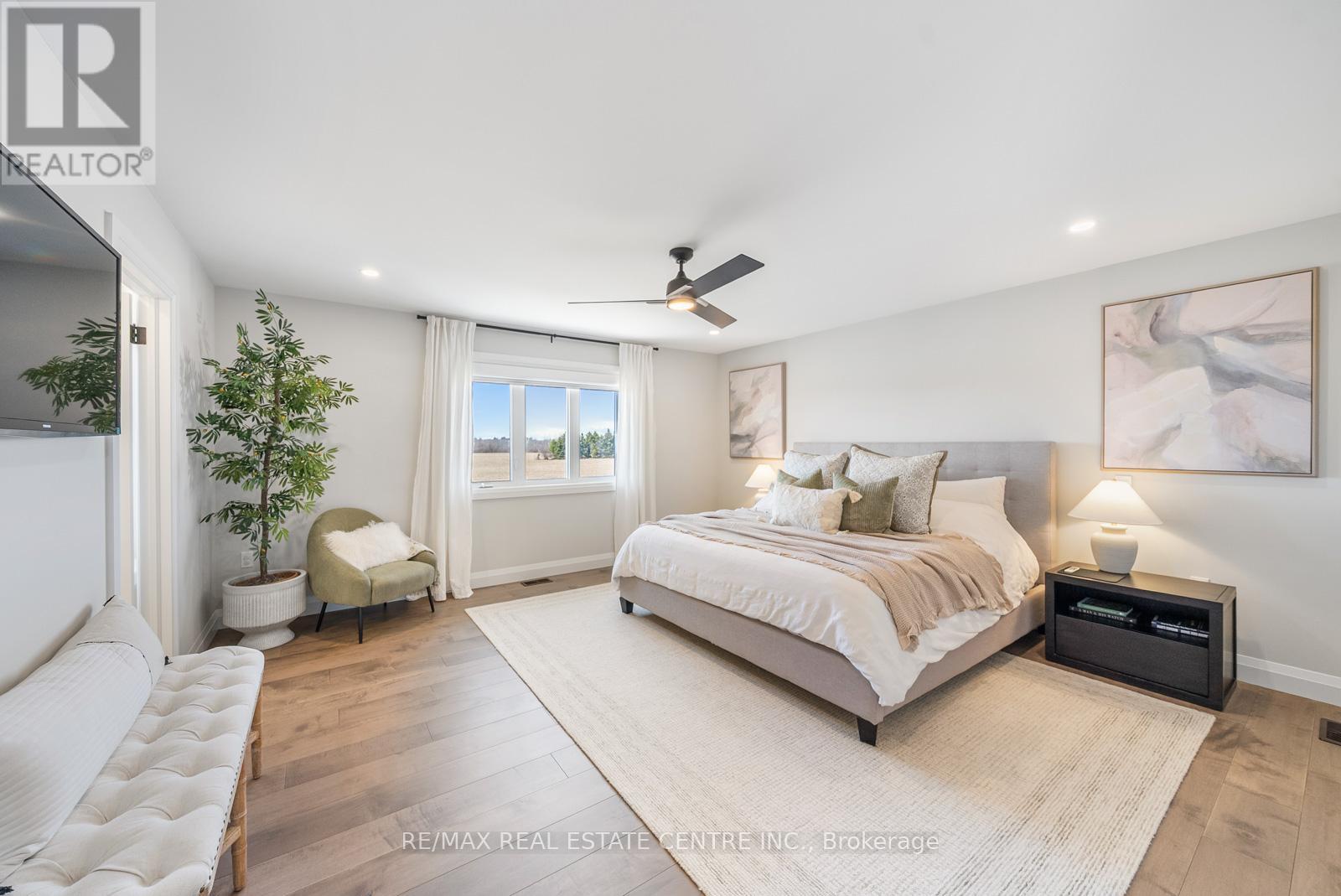 70 REA DRIVE - 26