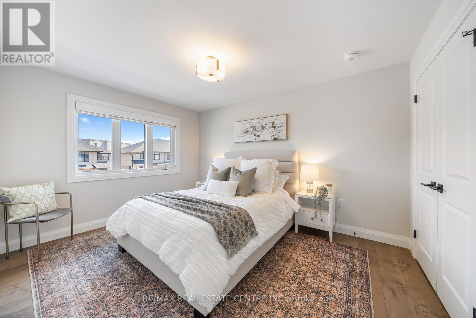 70 REA DRIVE - 32