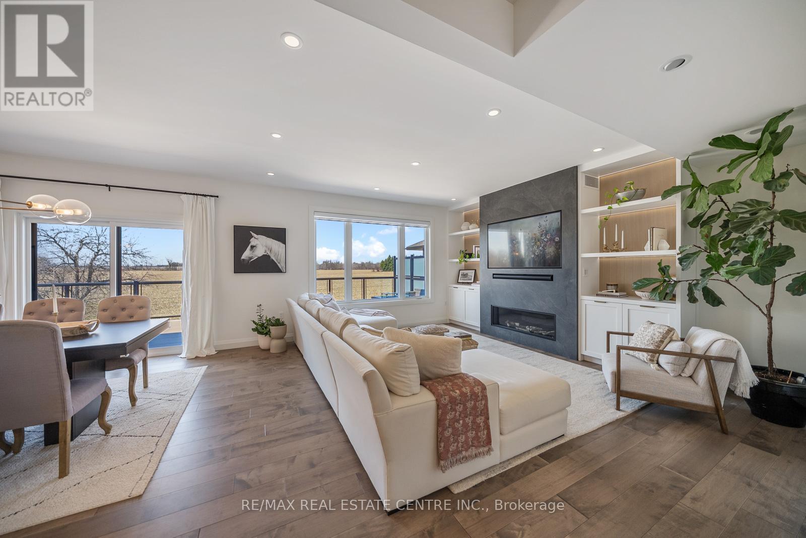 70 REA DRIVE - 6