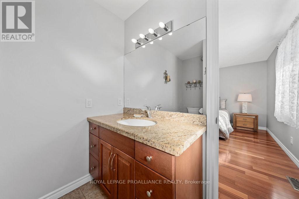 5 SIMCOE DRIVE — photo 24