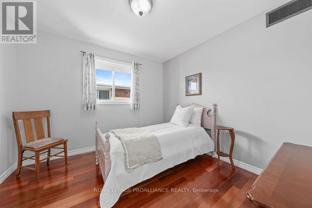 5 SIMCOE DRIVE — photo 25