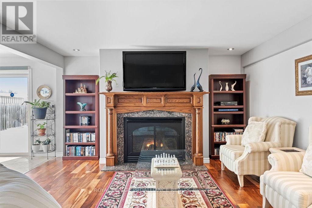 5 SIMCOE DRIVE — photo 38