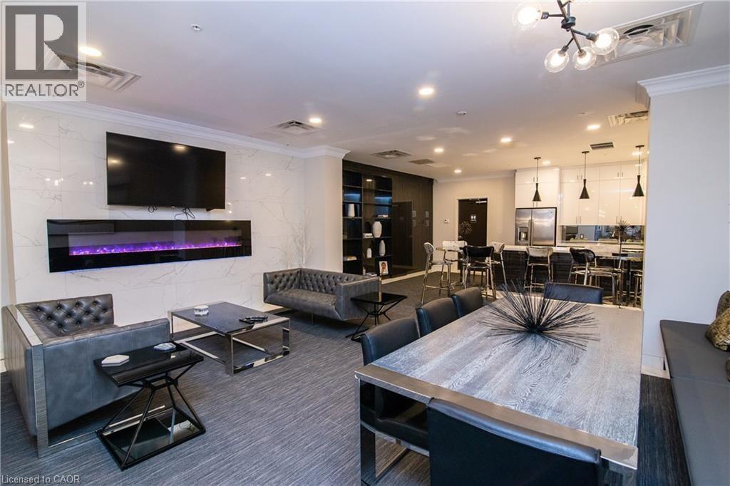 #717 118 KING STREET E - 18