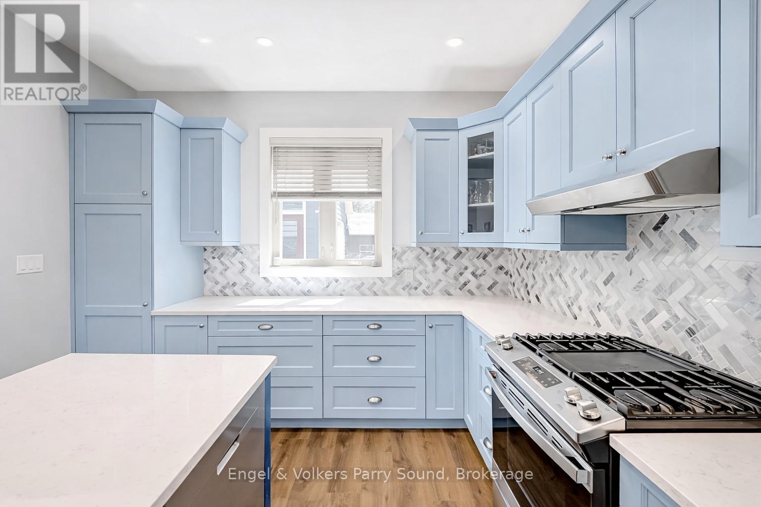 29 QUEEN STREET — photo 15