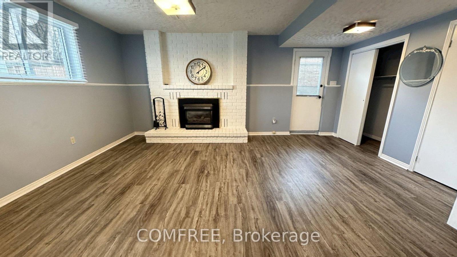 6387 RIALL STREET - 15