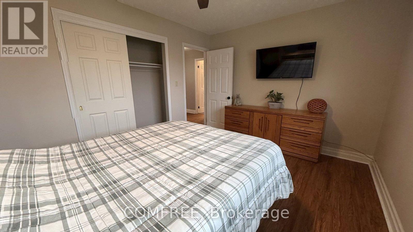 6387 RIALL STREET - 12