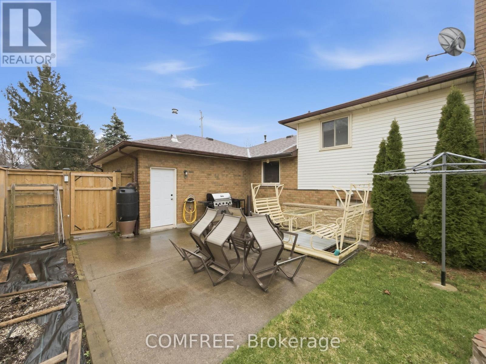 6387 RIALL STREET - 25