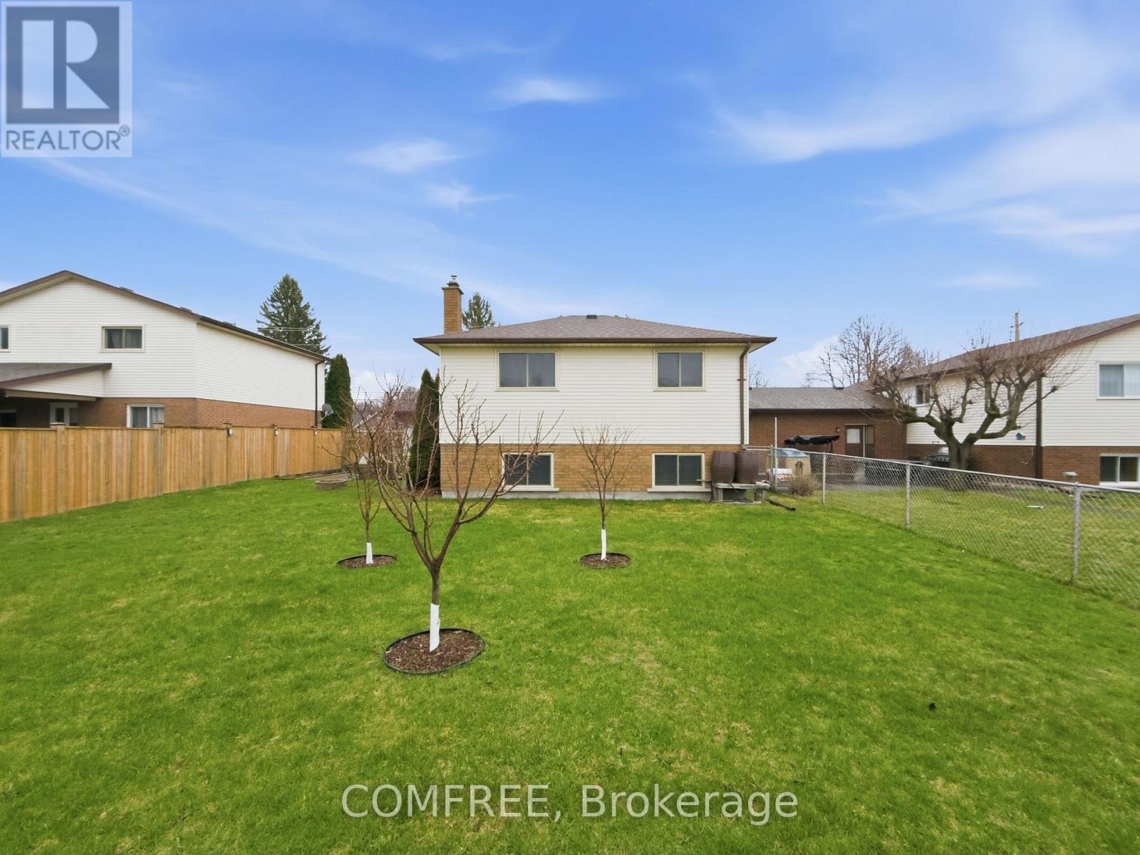 6387 RIALL STREET — photo 24