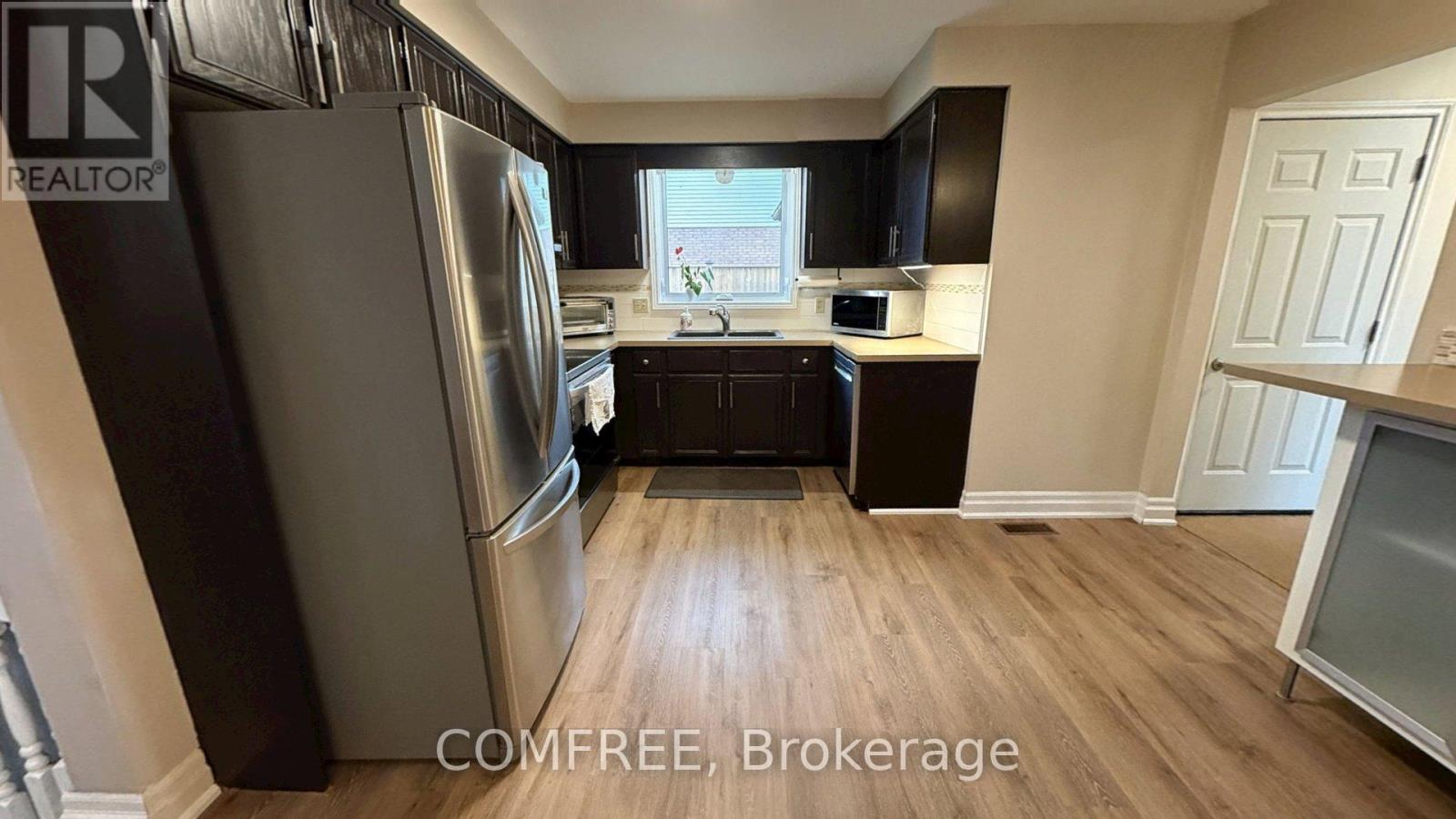 6387 RIALL STREET - 5