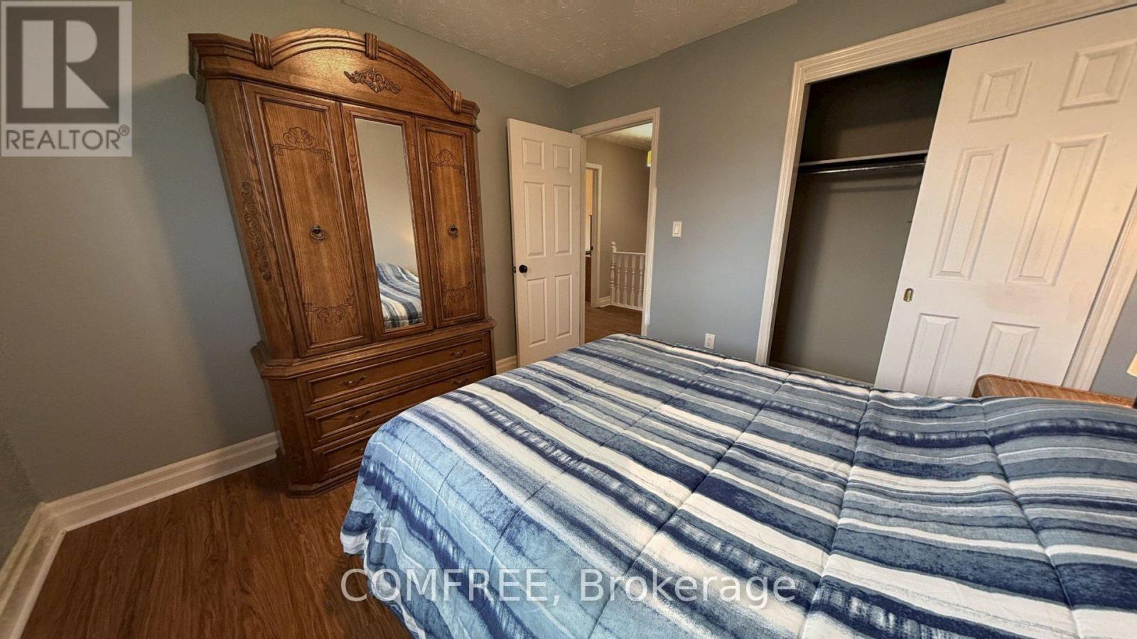 6387 RIALL STREET - 8