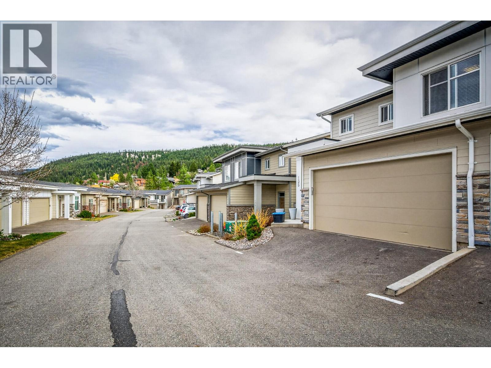 #135 1993 QU'APPELLE BOULEVARD LOT# 33 - 26