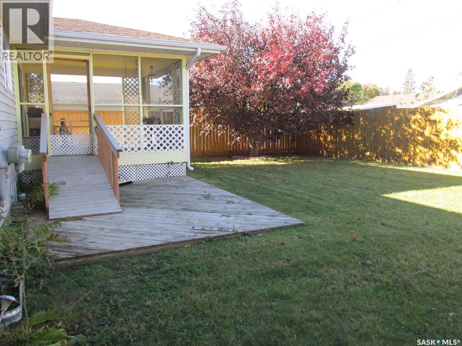 613 9th AVENUE W — photo 46