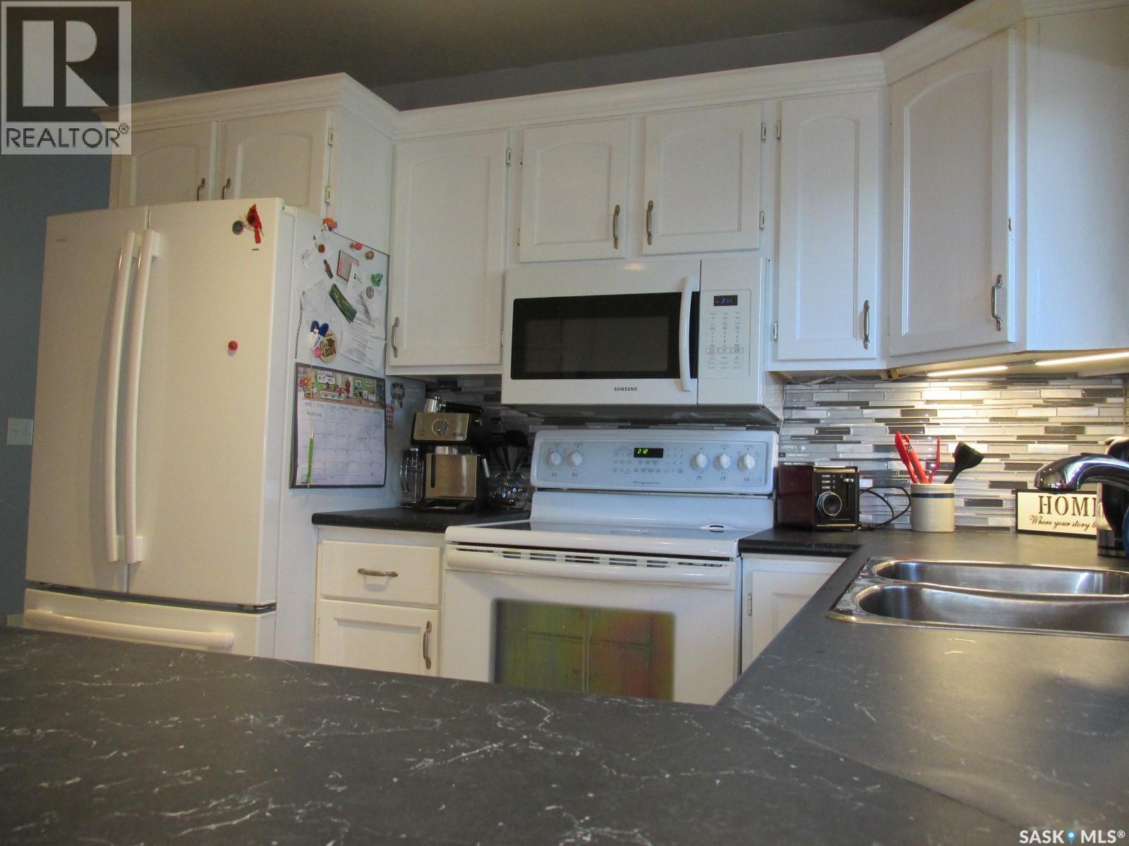 613 9th AVENUE W — photo 12