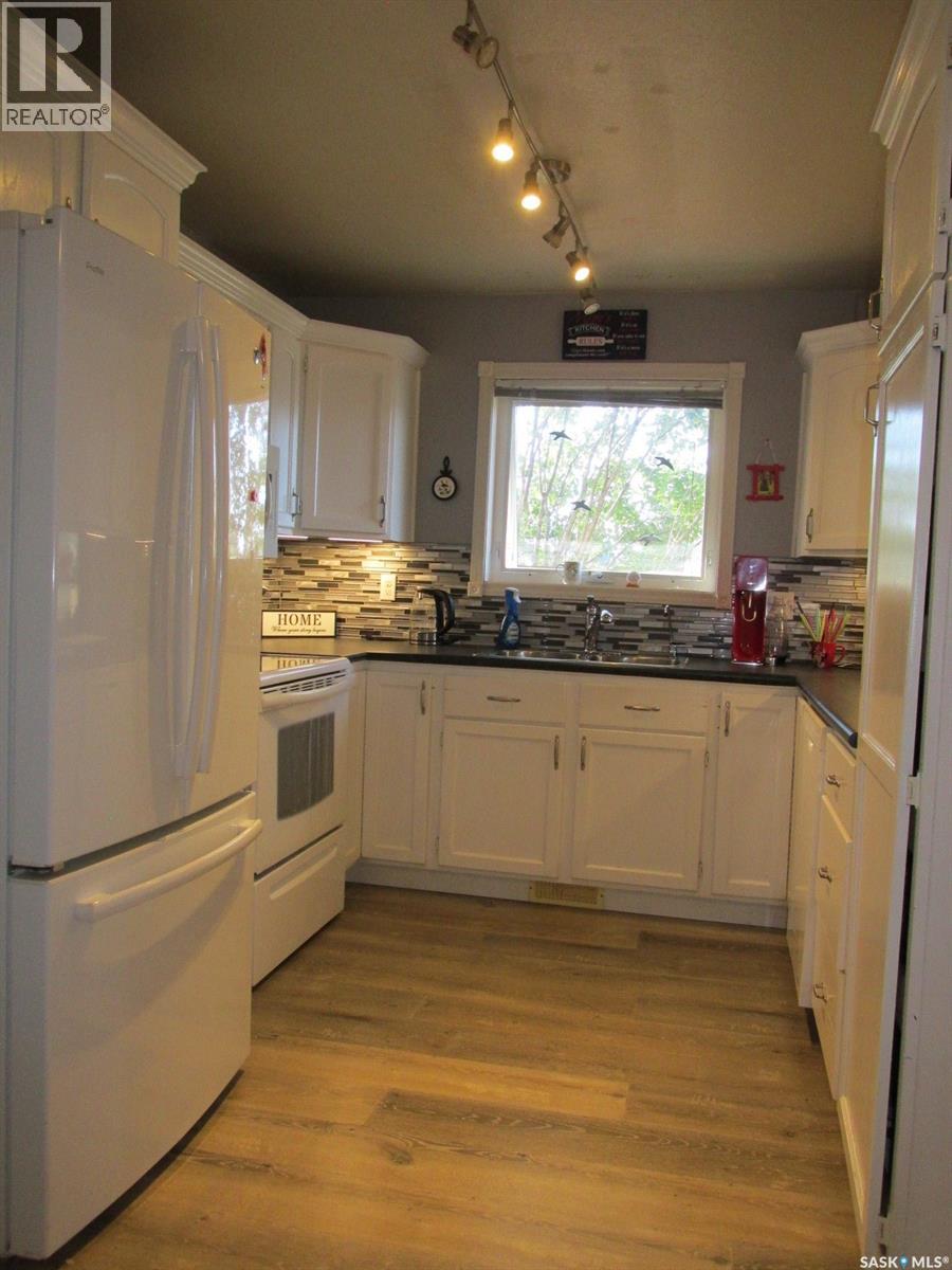 613 9th AVENUE W — photo 11