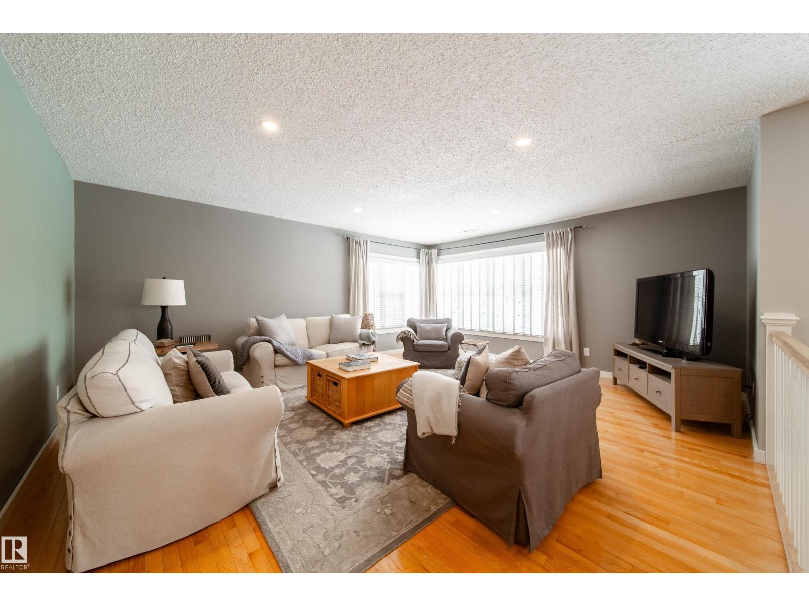 8332 120 ST NW - 29