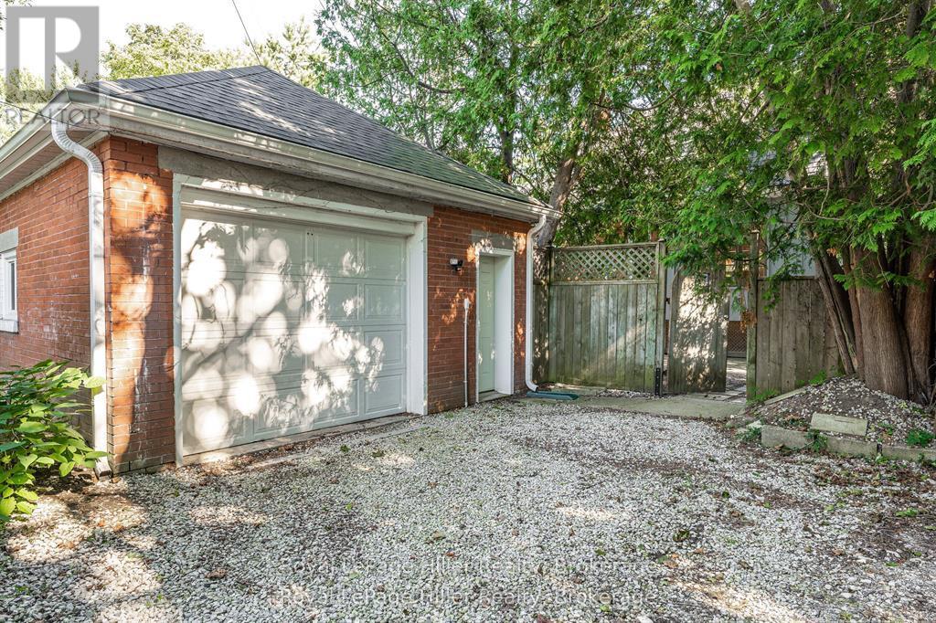 180 ELIZABETH STREET — photo 42