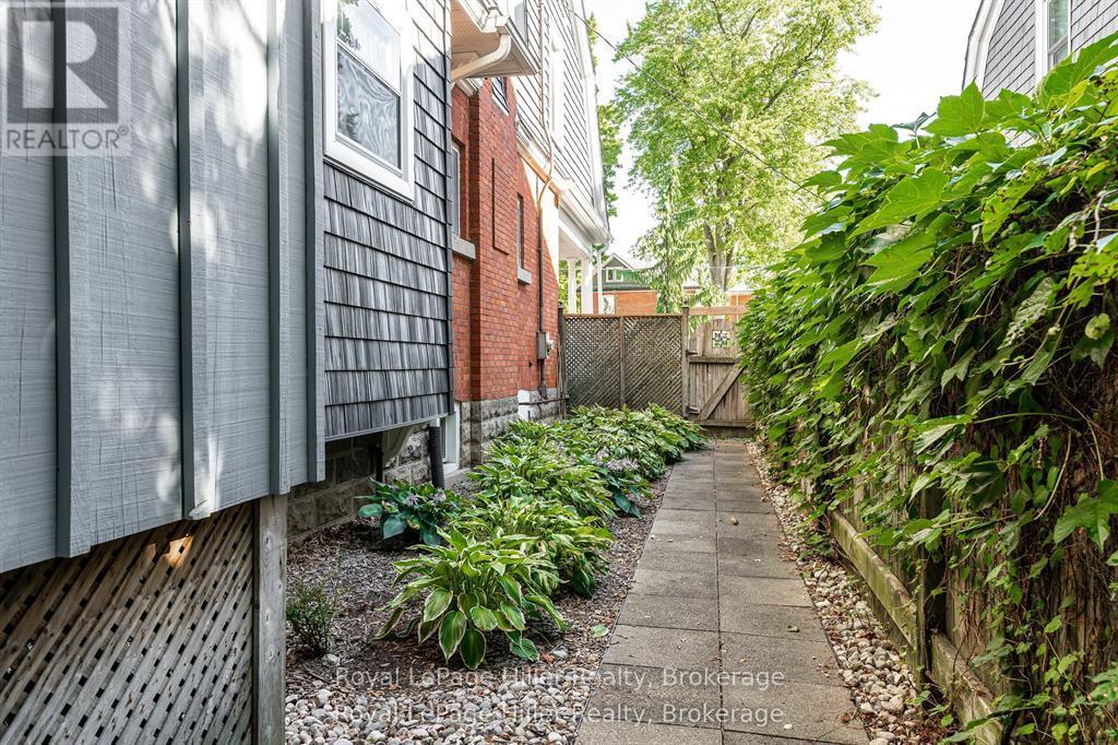 180 ELIZABETH STREET — photo 41