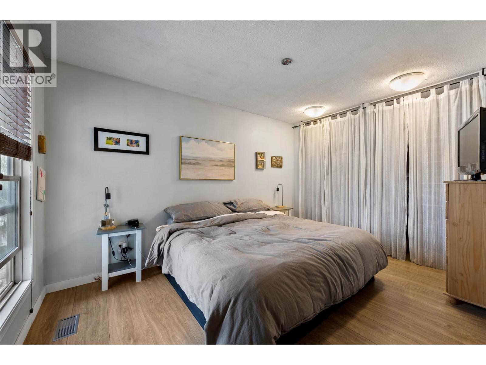 #21 250 PEMBERTON TERRACE - 10