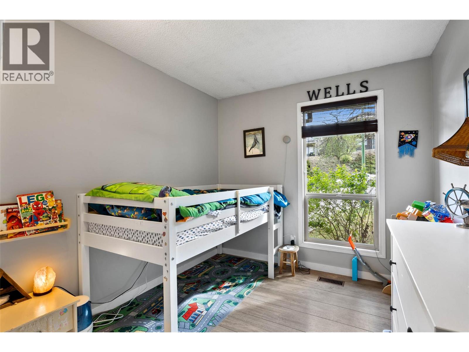 #21 250 PEMBERTON TERRACE - 11