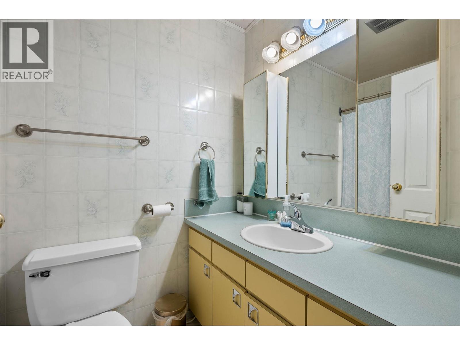 #21 250 PEMBERTON TERRACE - 13