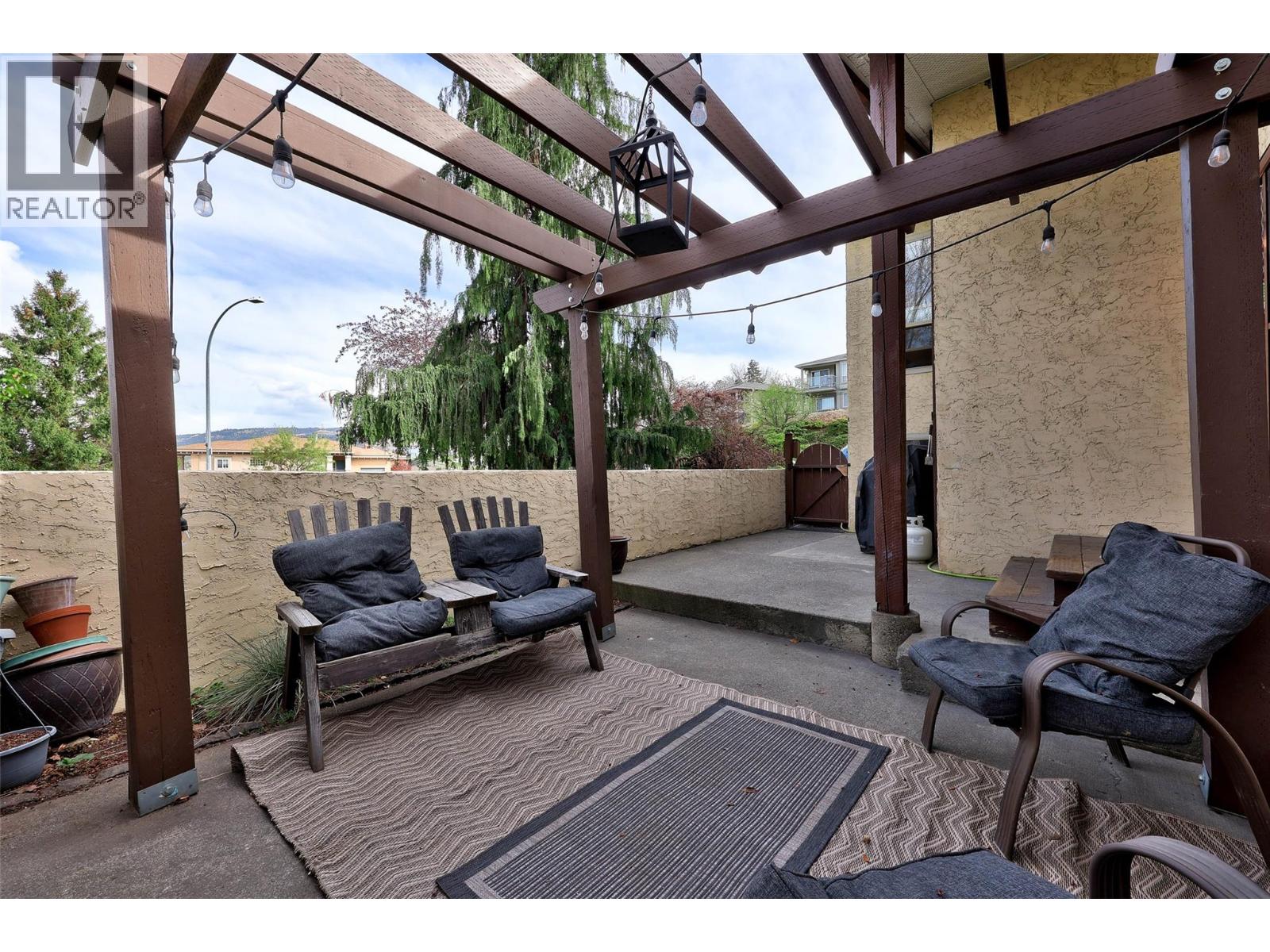 #21 250 PEMBERTON TERRACE - 17
