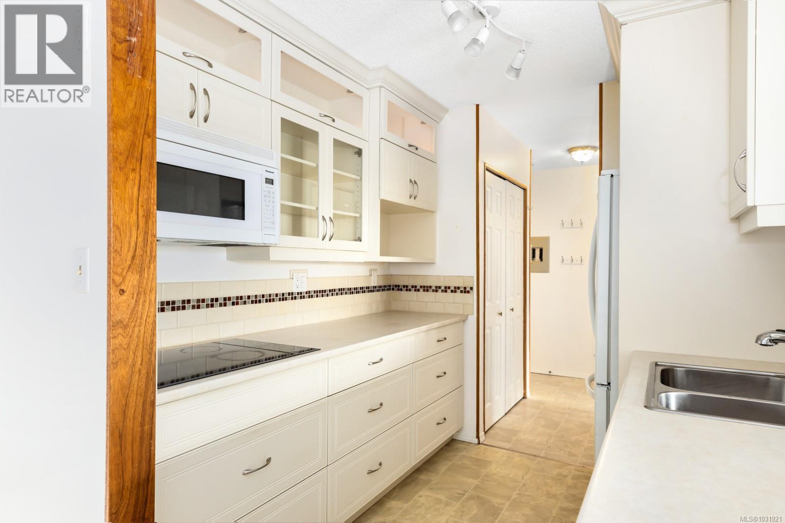 #301 9942 DANIEL ST - 15