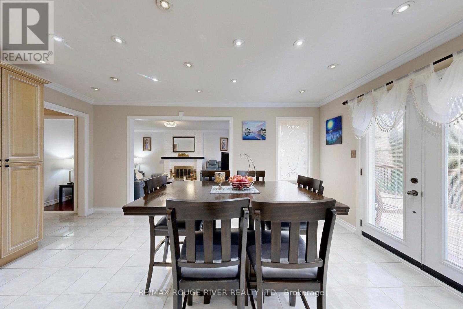 45 ROTHERGLEN ROAD N - 16
