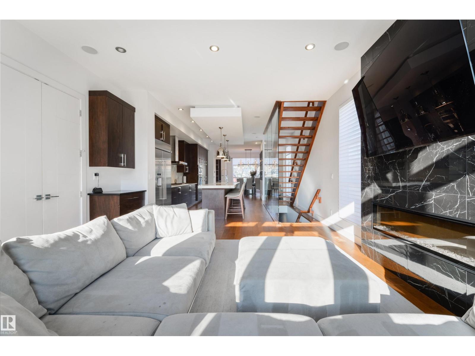 10543 128 ST NW, Edmonton