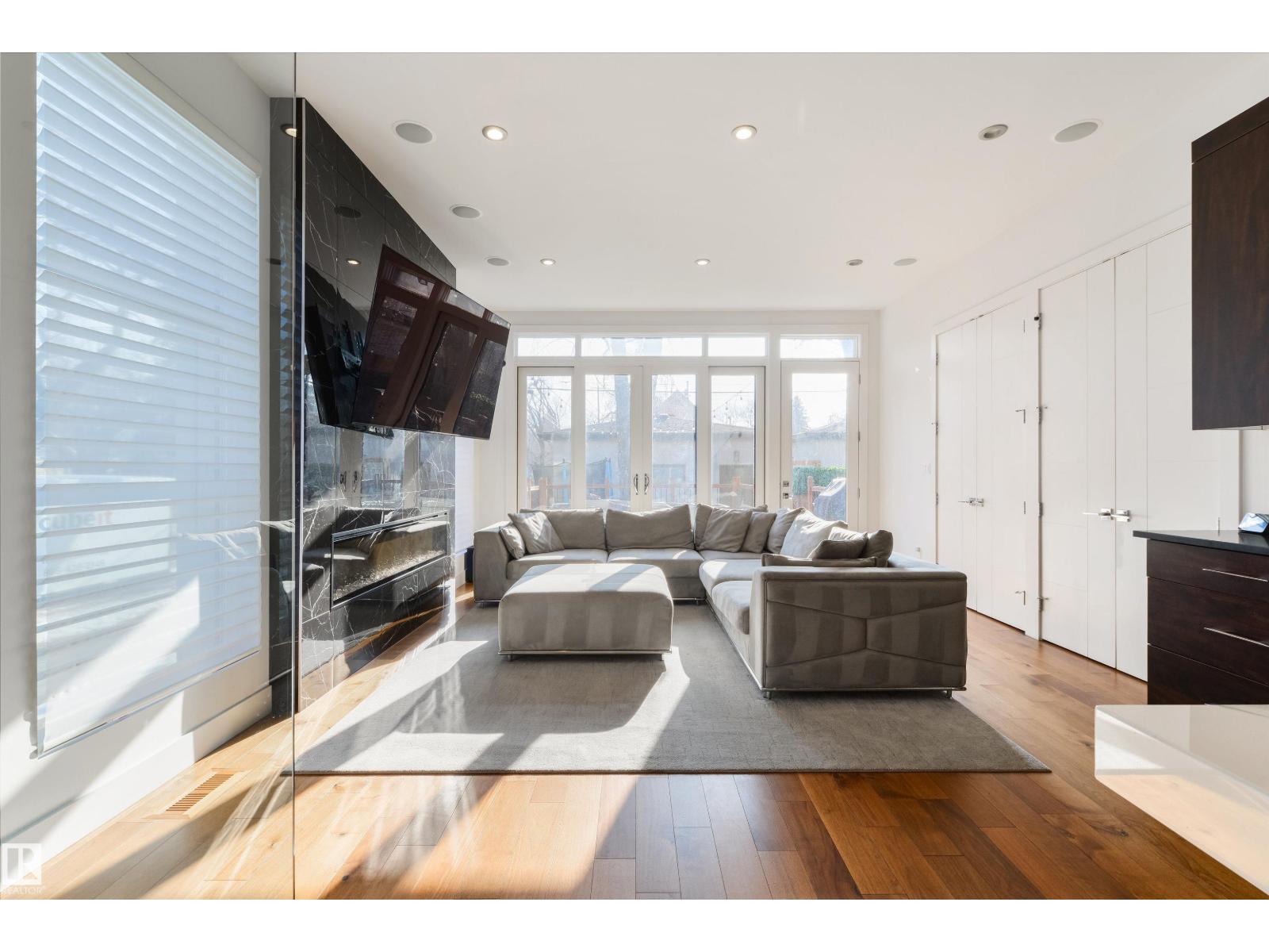 10543 128 ST NW, Edmonton