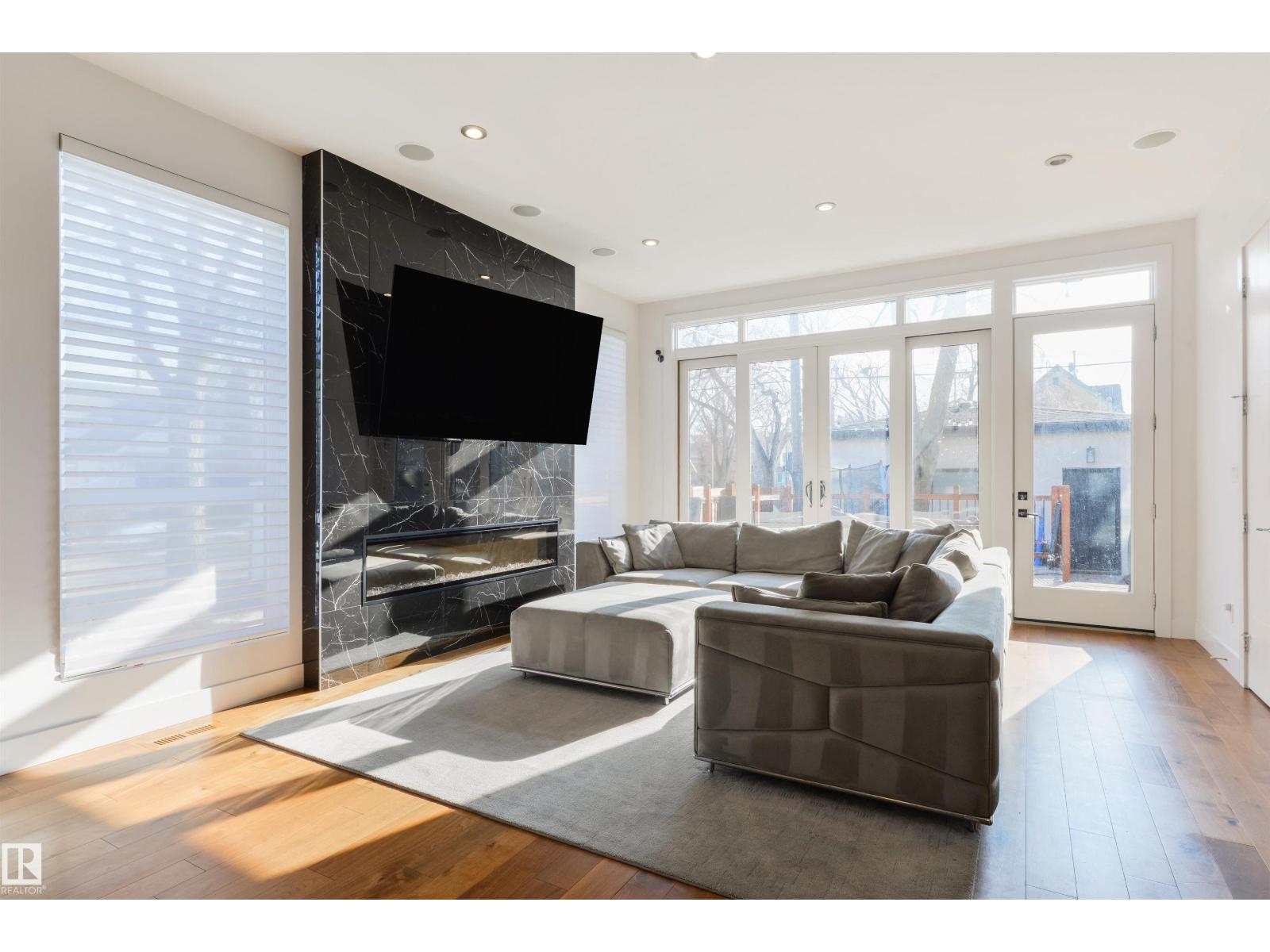 10543 128 ST NW, Edmonton