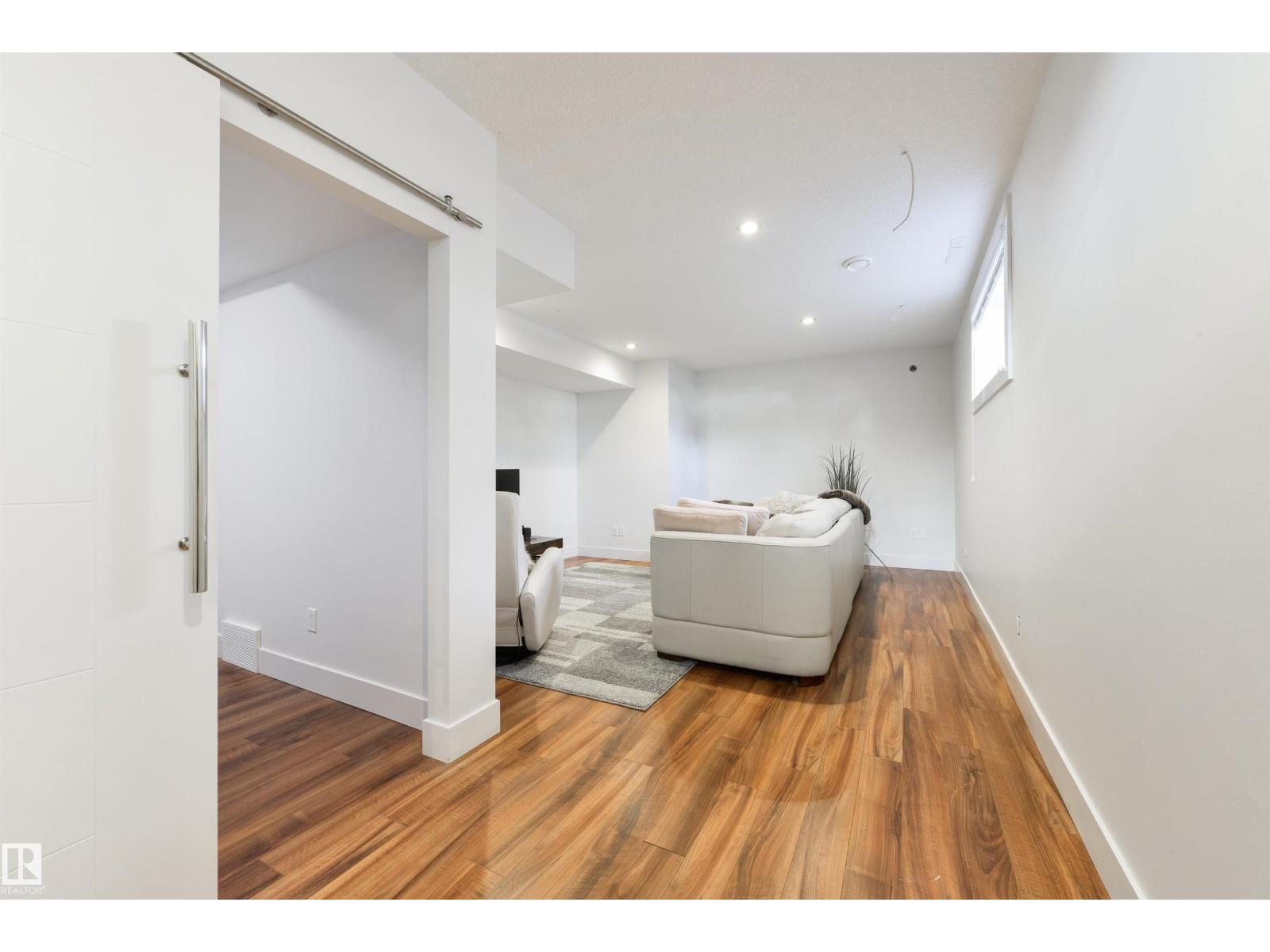 10543 128 ST NW, Edmonton