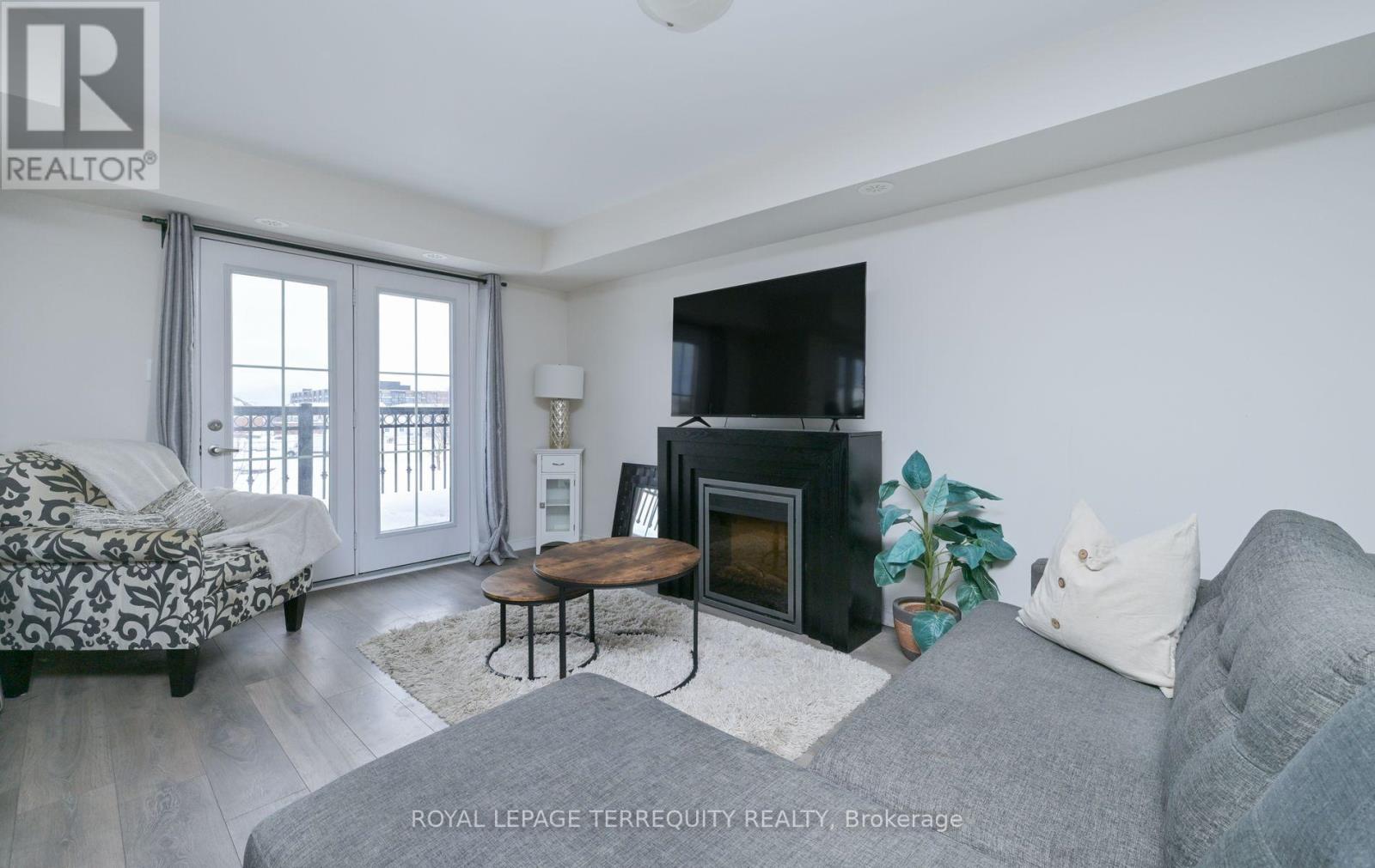 #95 2441 GREENWICH DRIVE - 7