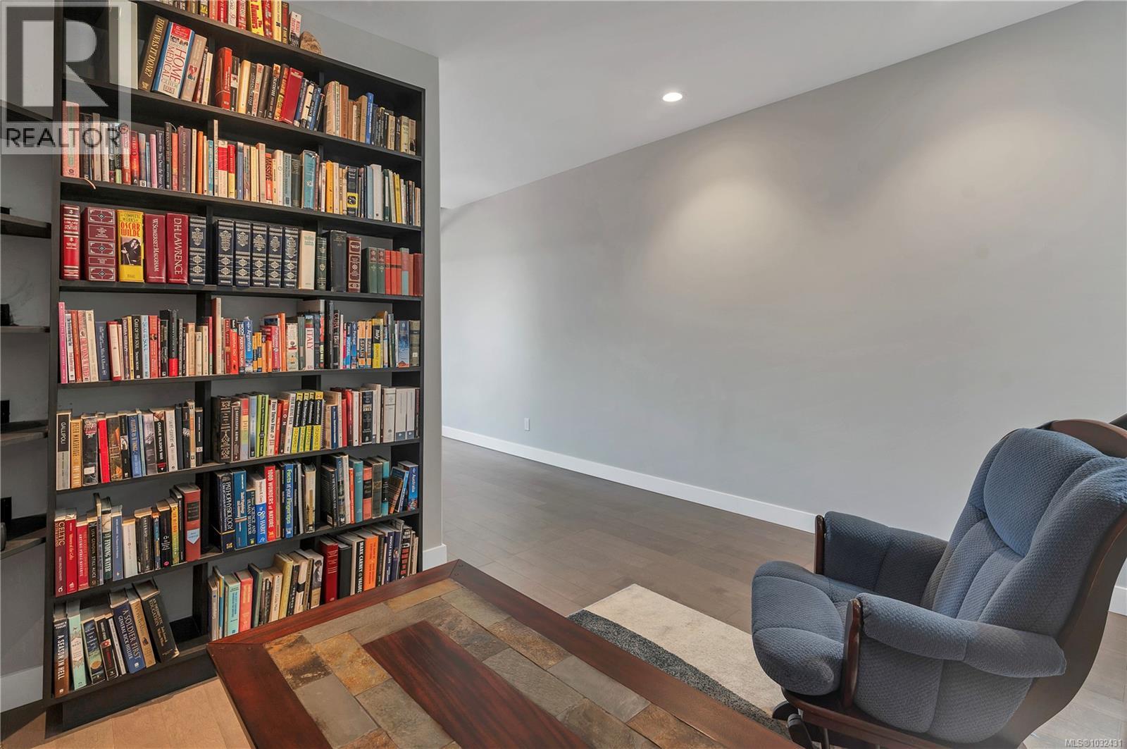 2661 SUNDERLAND RD - 33