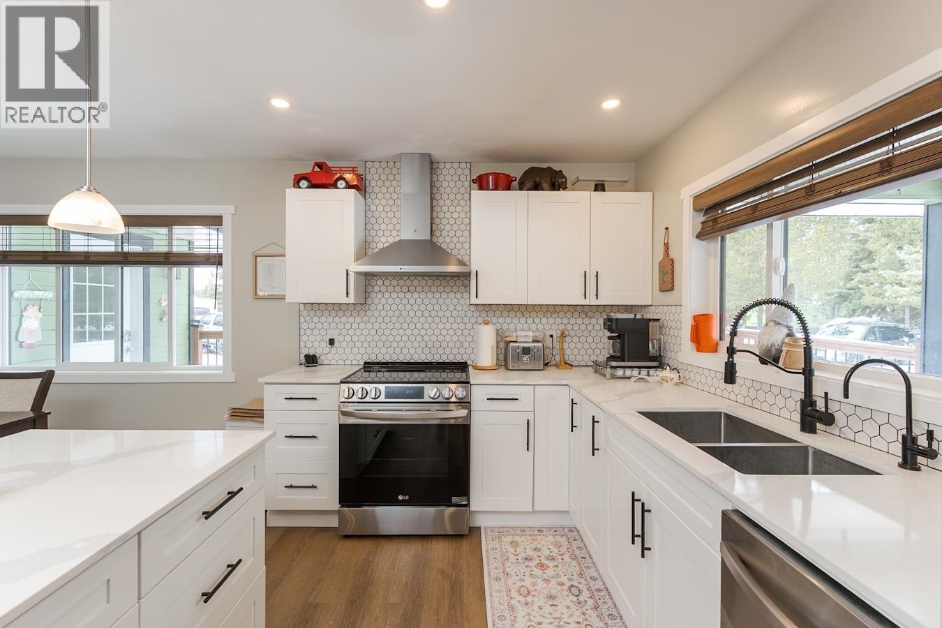 8785 LYNN DRIVE - Image 2