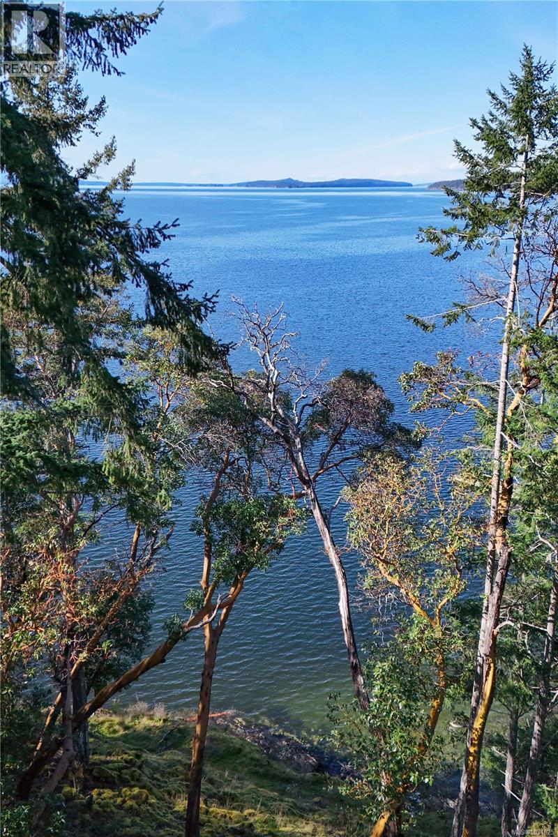  138 Narrows West Road, Salt Spring