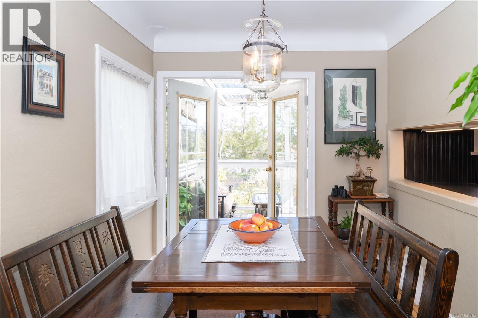 864 SELKIRK AVE - 11