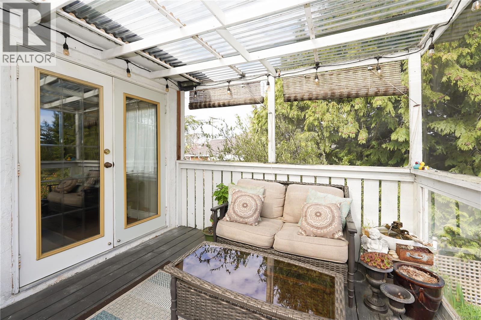 864 SELKIRK AVE - 13