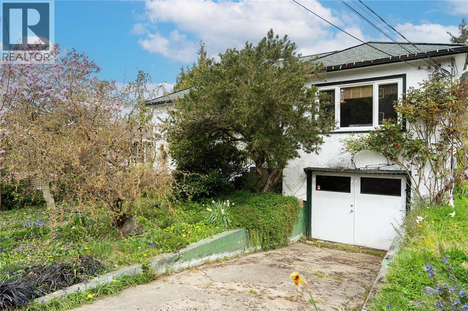 864 SELKIRK AVE - Image 2