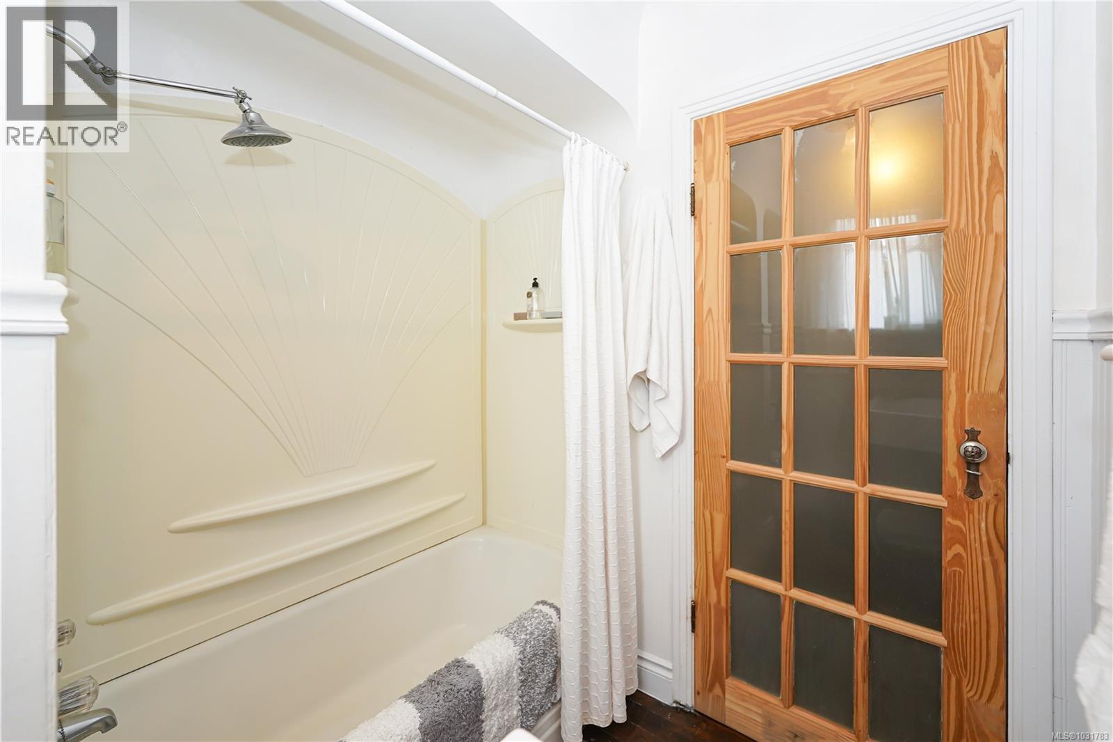 864 SELKIRK AVE - 20