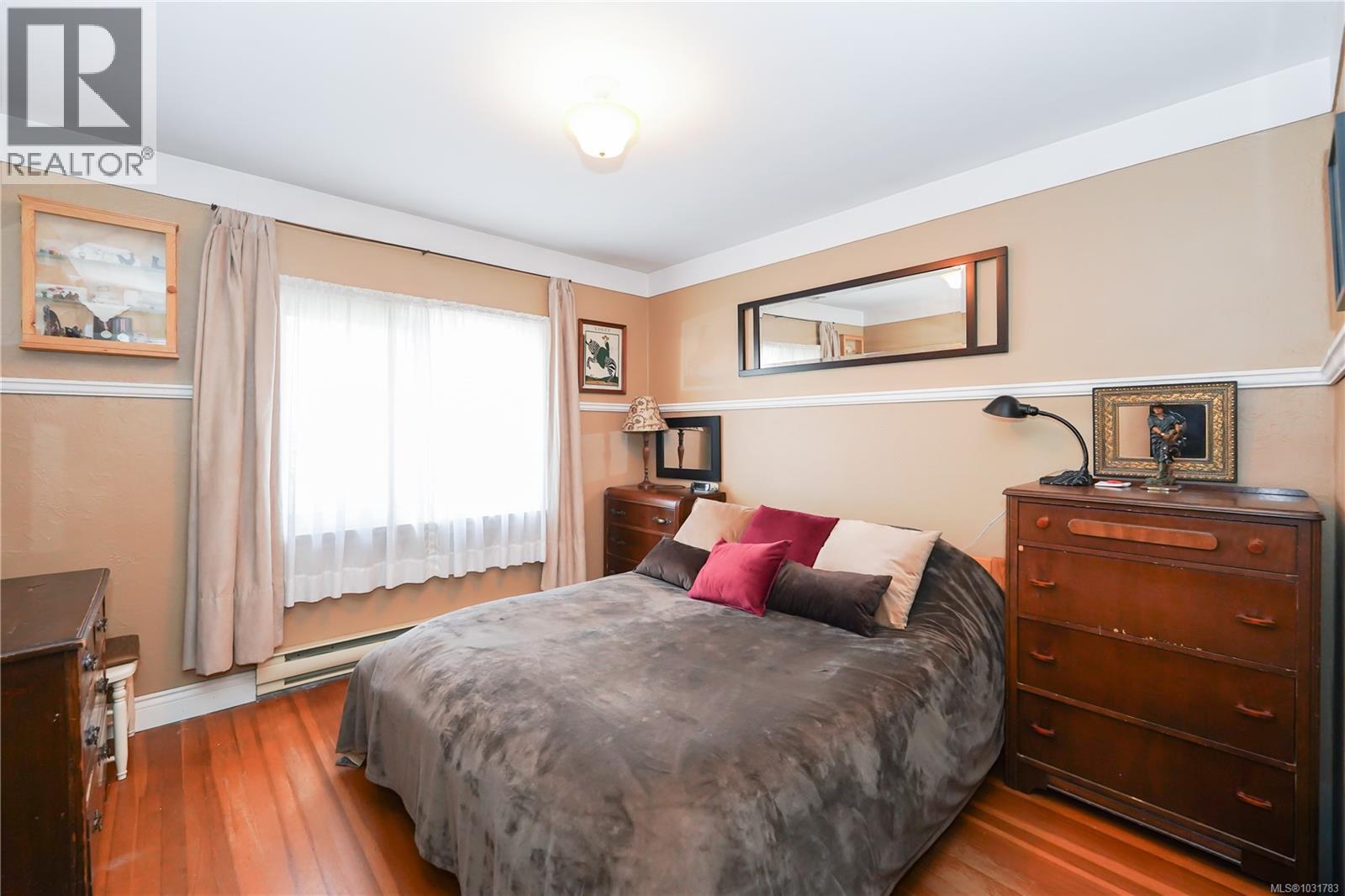 864 SELKIRK AVE - 21