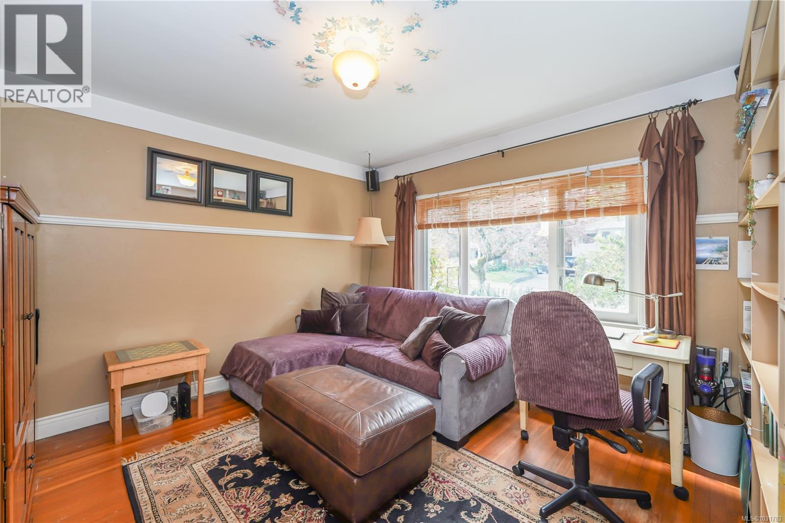 864 SELKIRK AVE - 23