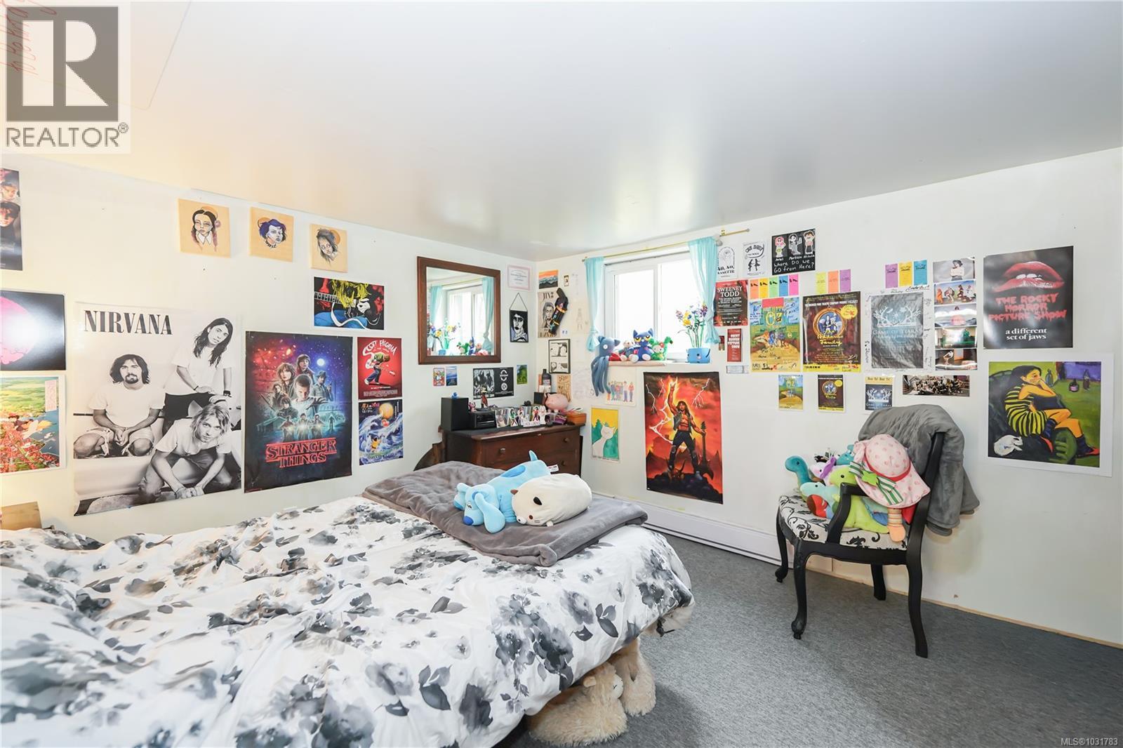 864 SELKIRK AVE - 33