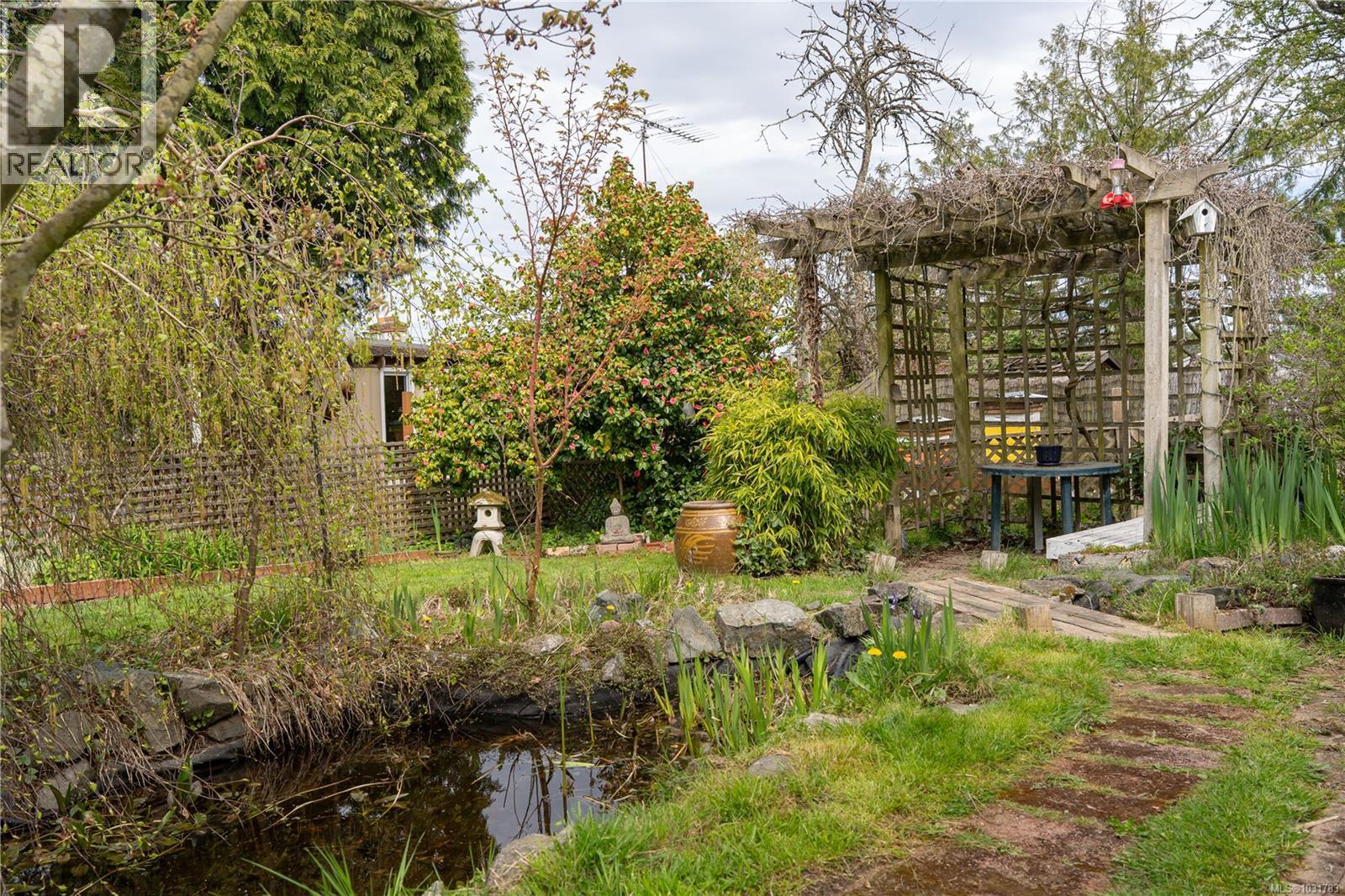 864 SELKIRK AVE - 40